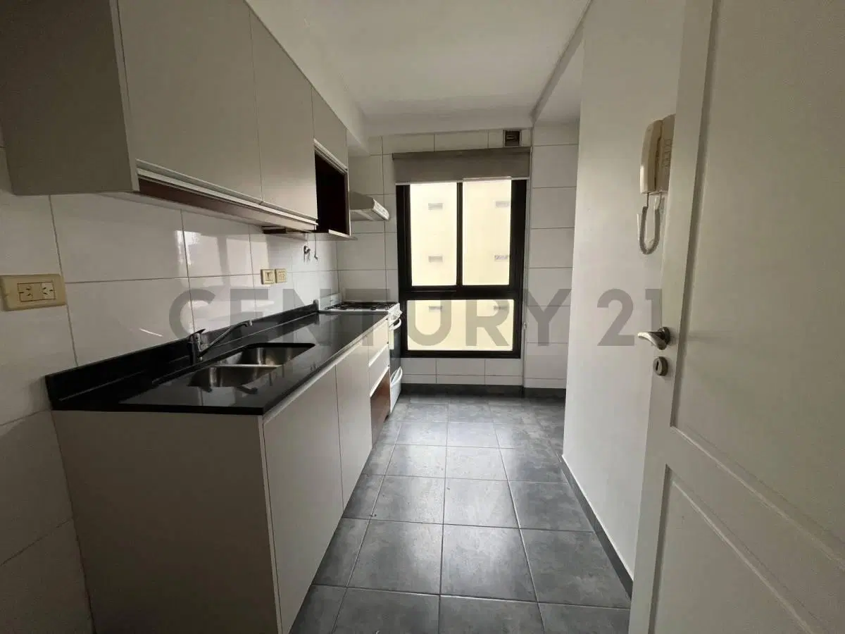 Departamento 2 ambientes con balcón al frente en alquiler – Villa Luro 8