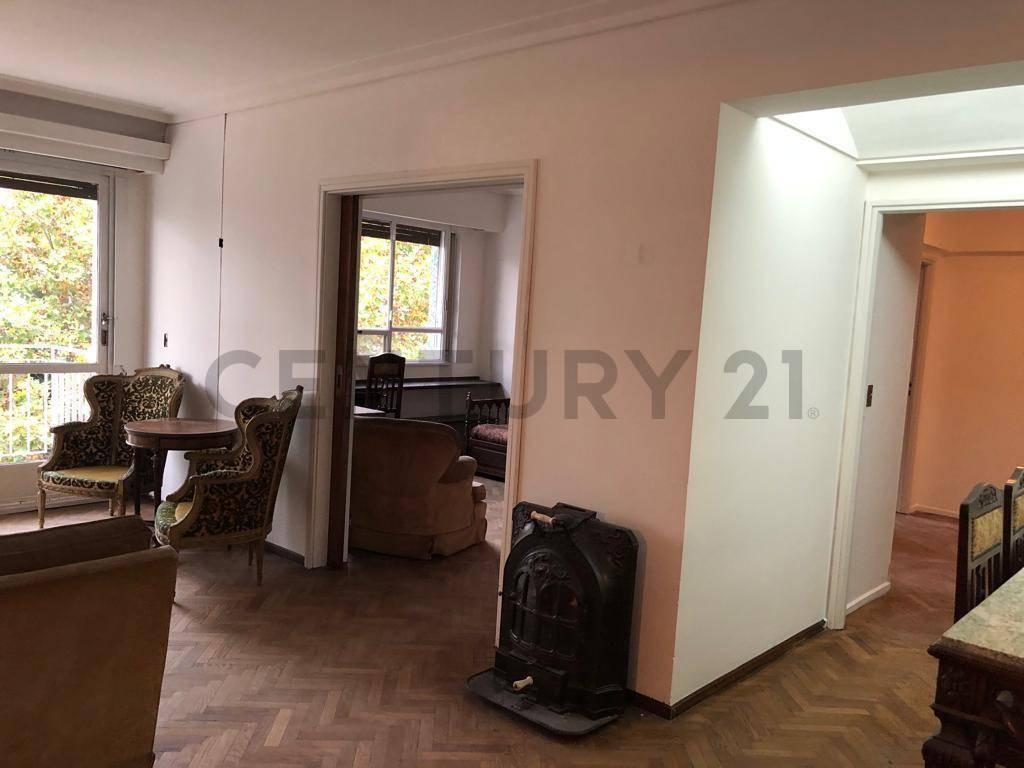 Foto de Venta Departamento 6 Ambientes con balcon Belgrano Frente a Plaza Bajas, imagen 3