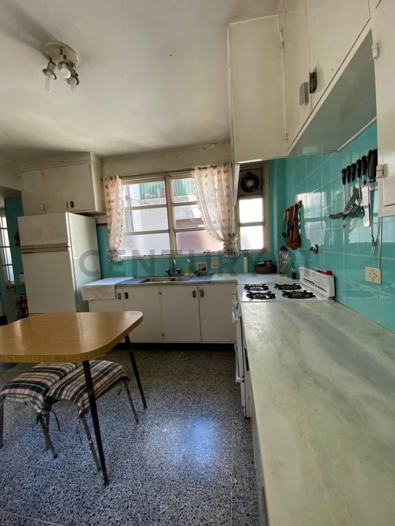 Foto de Venta Departamento 6 Ambientes con balcon Belgrano Frente a Plaza Bajas, imagen 4
