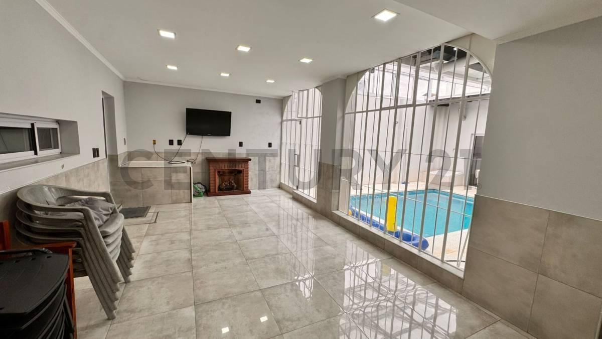 Foto de Casa 5 amb. con pileta climatizada, techo retráctil y cochera — Wilde, imagen 5