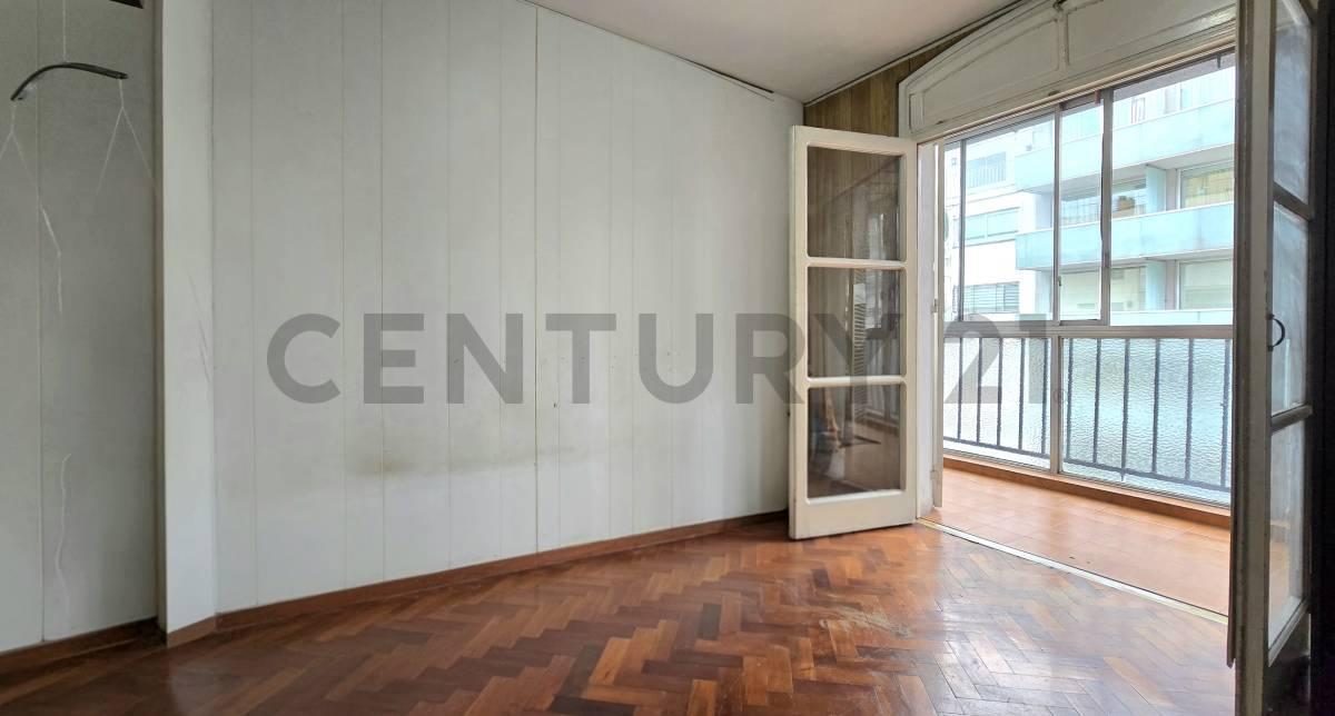 Foto de VENTA PALERMO - 3 AMBIENTES AL FRENTE CON BALCÓN CORRIDO - JARDIN, imagen 2