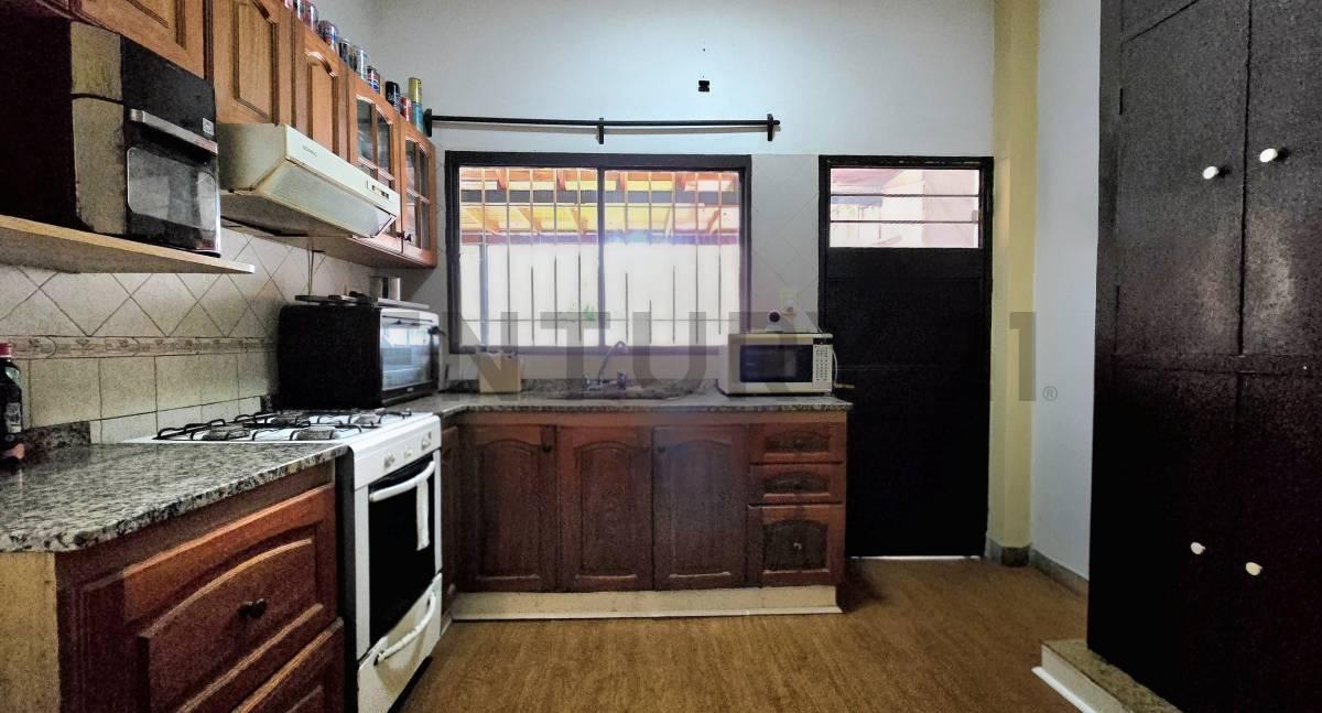 Foto de CASA CON JARDÍN Y QUINCHO EN RAMOS MEJÍA! ESPACIO, VERDE Y COMODIDAD, imagen 3