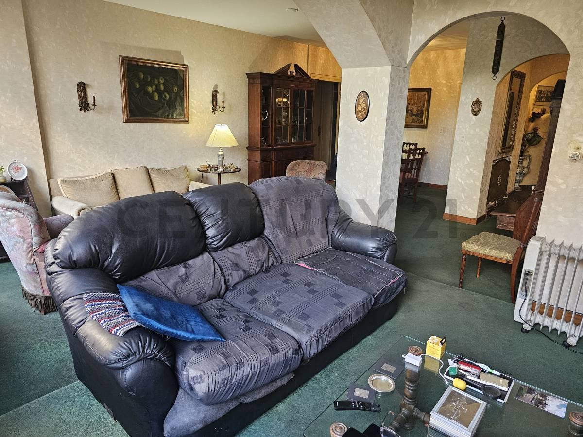 Foto de Venta Departamento de Categoría 4 Ambientes con Dependencia en Retiro |, imagen 2