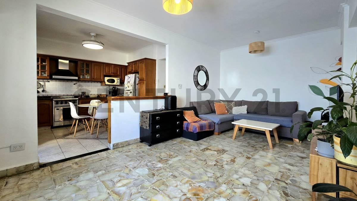 Foto de VENTA 4 AMBIENTES EN DOS PLANTAS CON TERRAZA, QUINCHO Y PARRILLA PROPIA, imagen 2