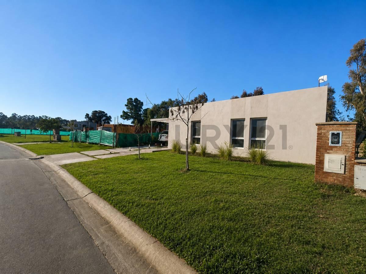Foto de Venta casa en 1 Planta con Pileta, Lote Central, Barrio Santa Emilia, imagen 1