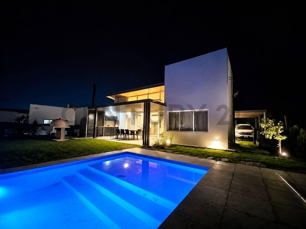 Foto de Venta casa en 1 Planta con Pileta, Lote Central, Barrio Santa Emilia, imagen 2