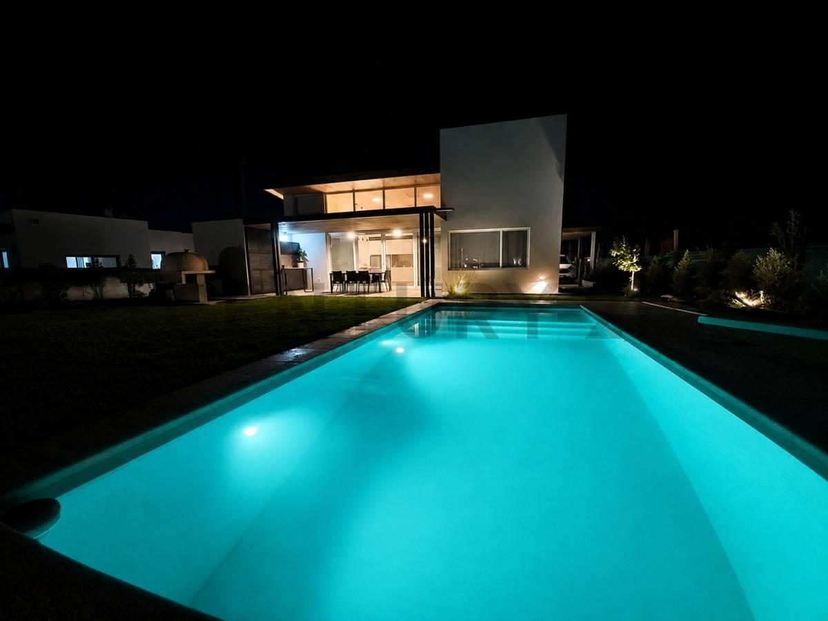 Venta casa en 1 Planta con Pileta, Lote Central, Barrio Santa Emilia, PILAR