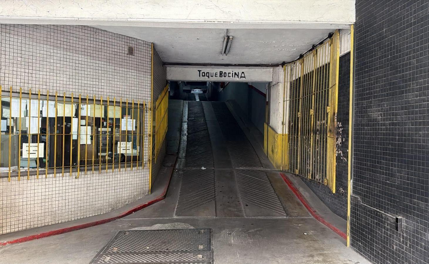 Foto de VENTA COCHERA FIJA Y CUBIERTA EN RECOLETA, imagen 1