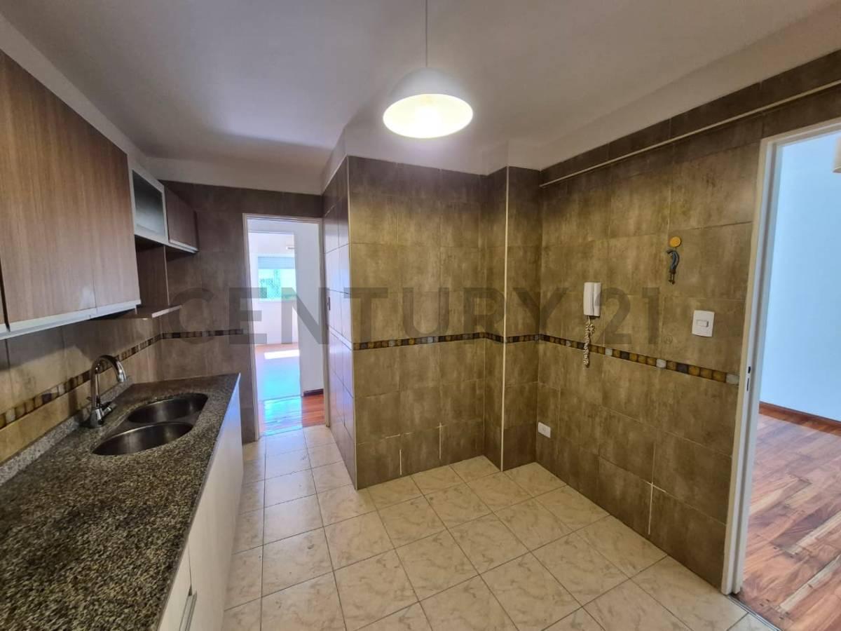Foto de Excelente Semipiso 4 Amb al Frente con Balcón y Cochera Fija – Almagro, imagen 3