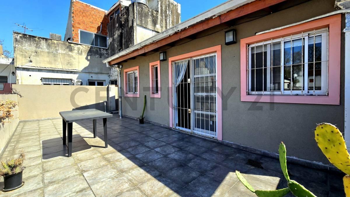 Foto de PH 5 AMBIENTES RECICLADO A NUEVO CON PATIO Y TERRAZA - SIN EXPENSAS, imagen 1