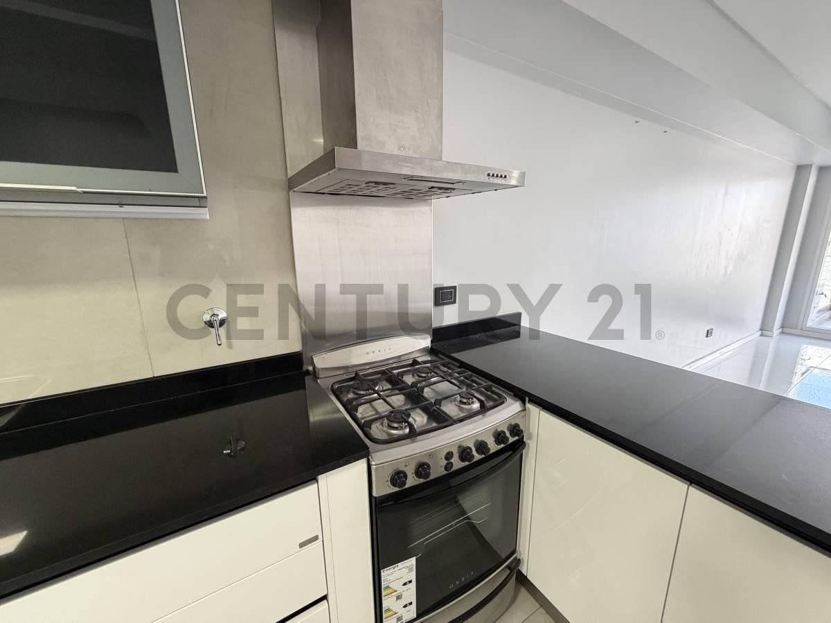 Foto de DEPARTAMENTO 2 AMBIENTES EN ALQUILER EN MONTE CASTRO EXCELENTE ESTADO, imagen 3