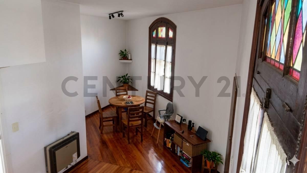 Foto de VENTA casa 4 ambientes estilo ingles Renovada a nuevo en Parque, imagen 3