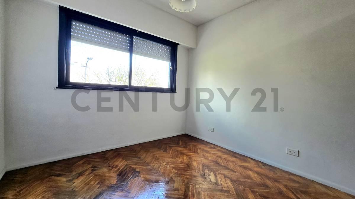 Foto de Venta | Departamento de 3 ambientes con balcón al frente en Villa, imagen 3