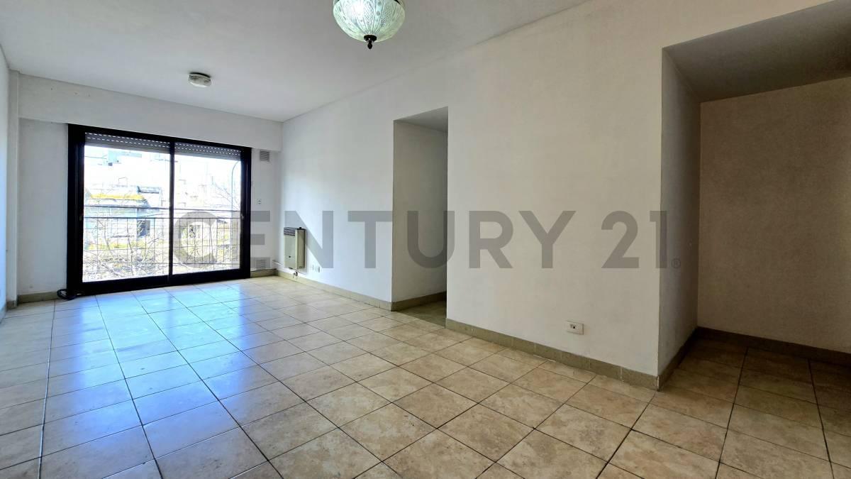 Foto de Venta | Departamento de 3 ambientes con balcón al frente en Villa, imagen 2