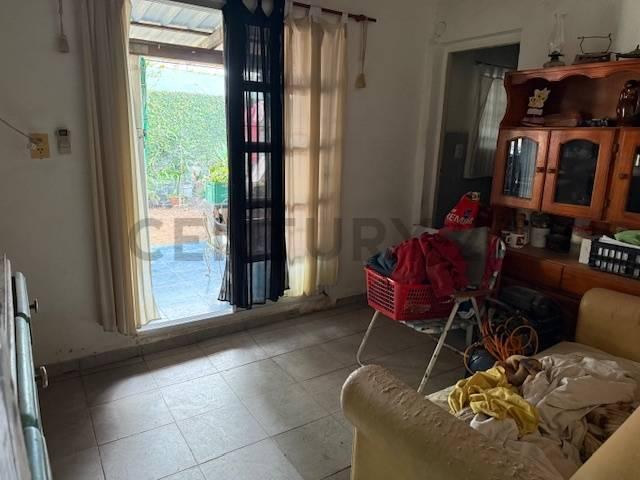 Foto de VENTA CASA 4 AMBIENTES EN JOSE LEON SUAREZ CON PATIO, imagen 4