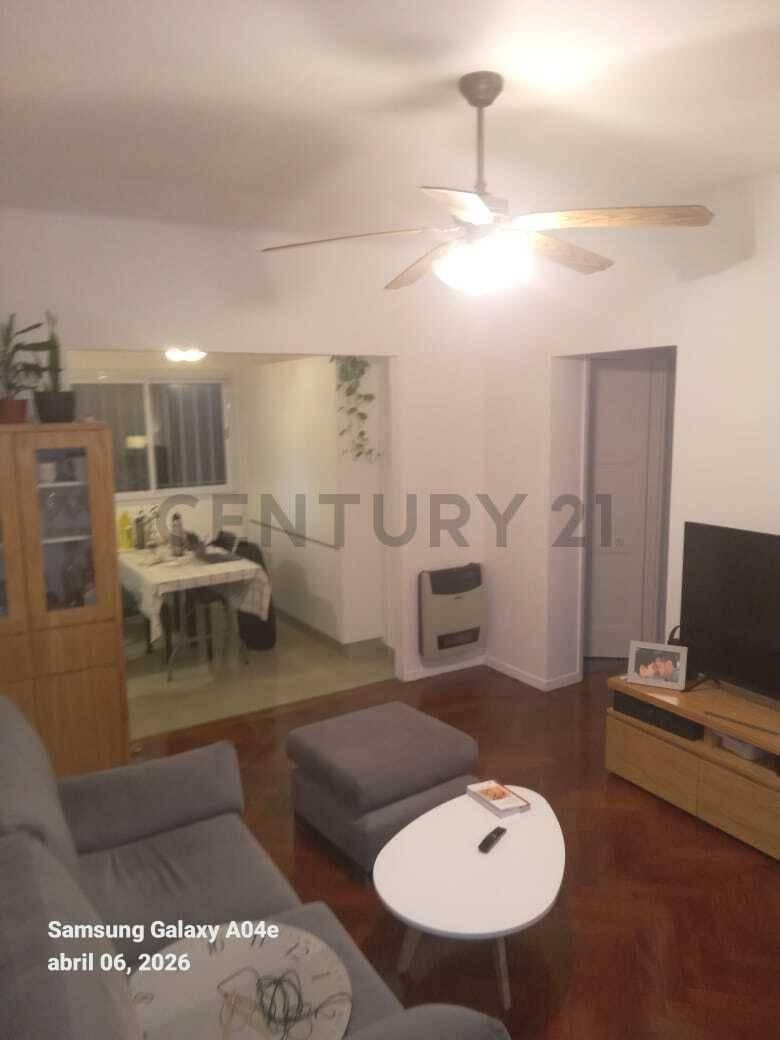 Foto de VENTA Departamento 4 Ambientes - Primer Piso - Refaccionado a Nuevo, imagen 1