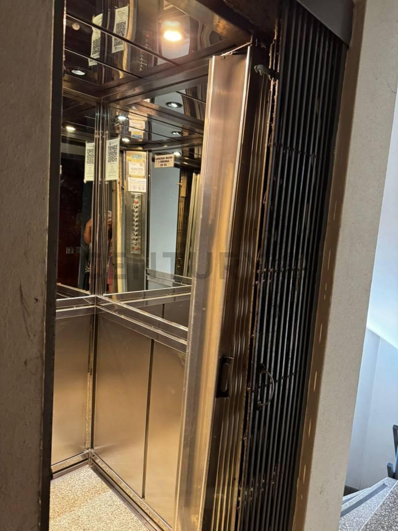 Foto de Venta Departamento 2 ambientes Centro Comercial de Monte Castro, imagen 4