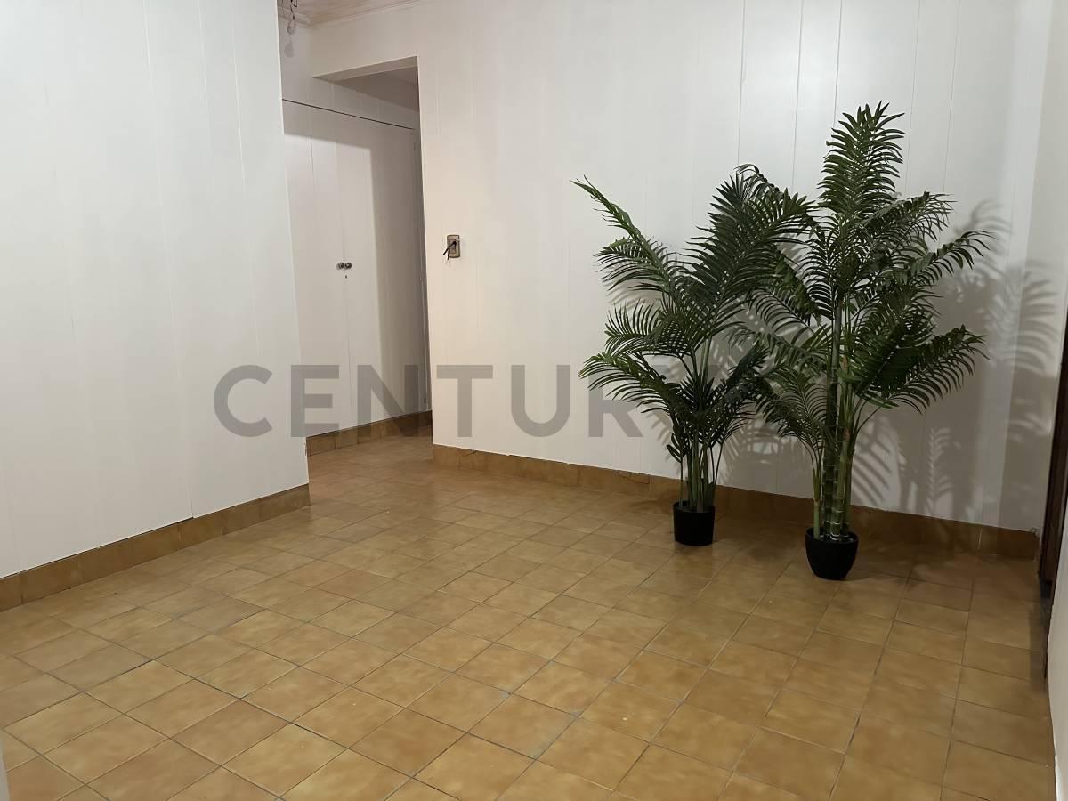 Foto de Venta departamento tipo PH 3 ambientes con doble patio en villa, imagen 2
