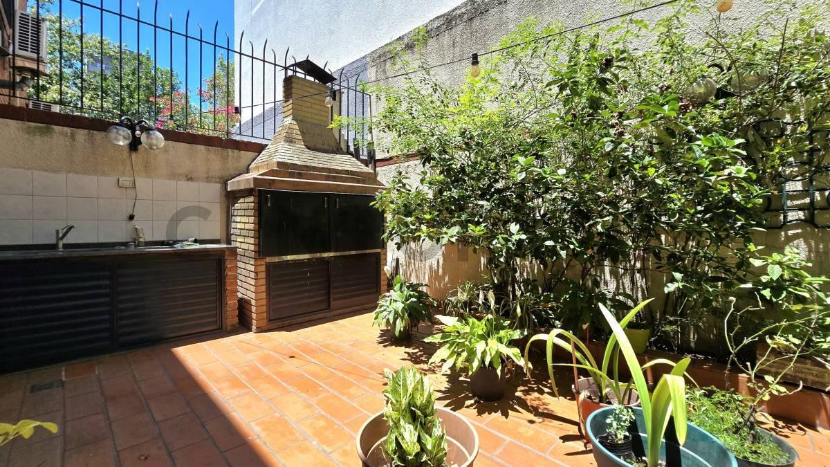 Foto de VENTA TRIPLEX 5 AMBIENTES EN VILLA URQUIZA CON COCHERA, PATIO, TERRAZA, imagen 3