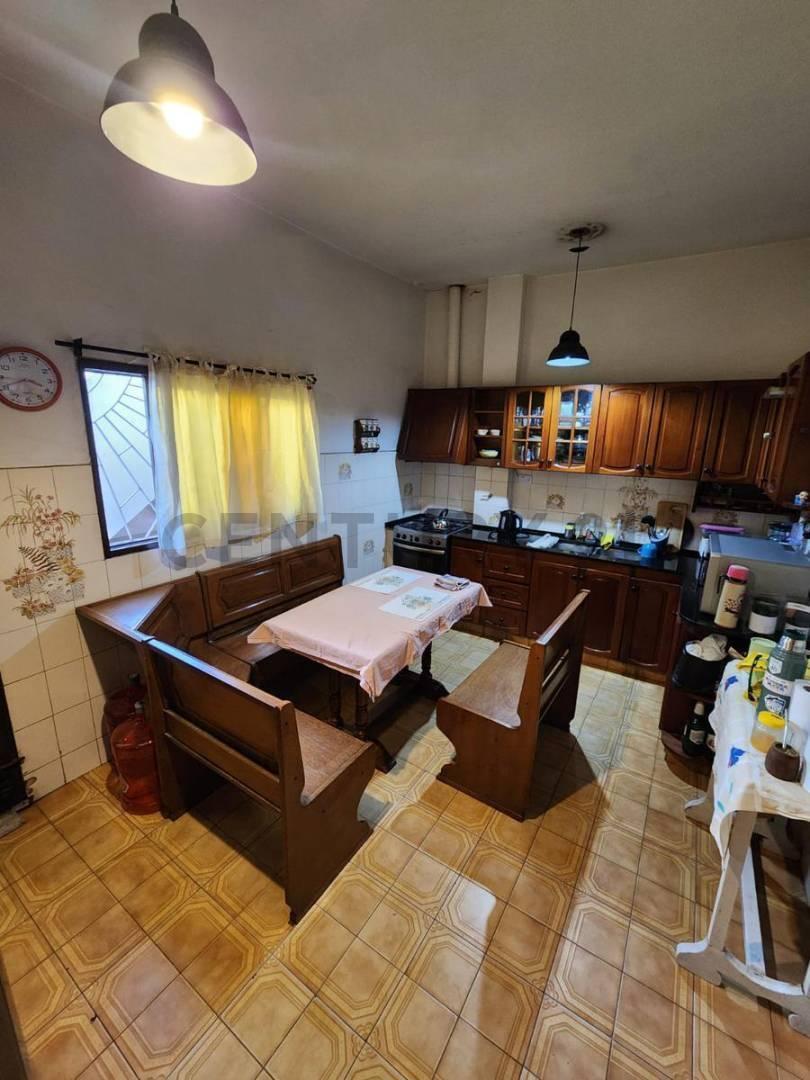 Foto de Venta de Casa en Aldo Bonzi 4 Ambientes Jardin Balcon Patio Cochera, imagen 3