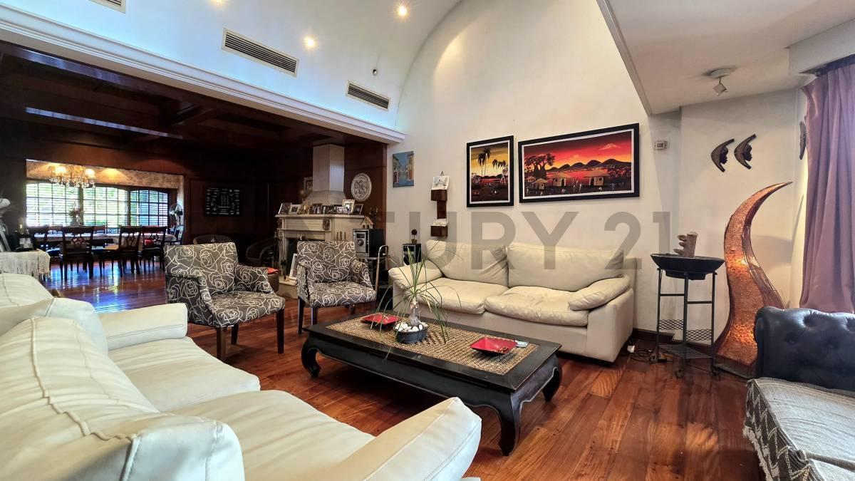 Foto de VENTA CASA BELGRANO R CON COCHERA, PILETA, JARDIN, QUINCHO Y SAUNA, imagen 2