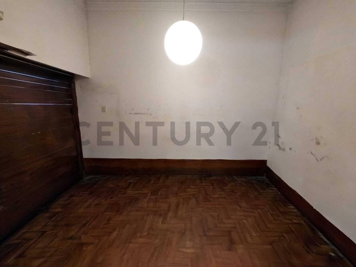 Foto de Venta Casa 5 ambientes con cochera en Monte Castro, imagen 4