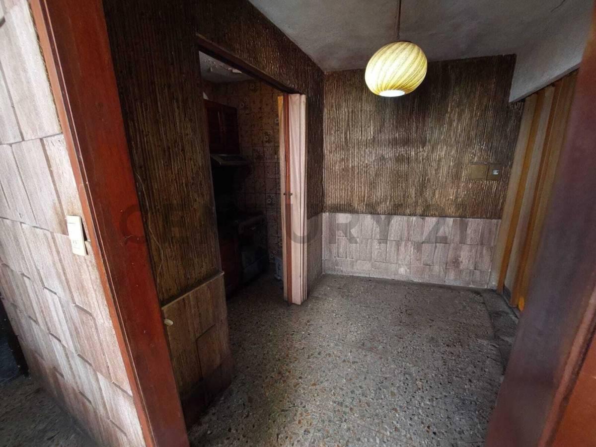 Foto de Venta Casa 5 ambientes con cochera en Monte Castro, imagen 3