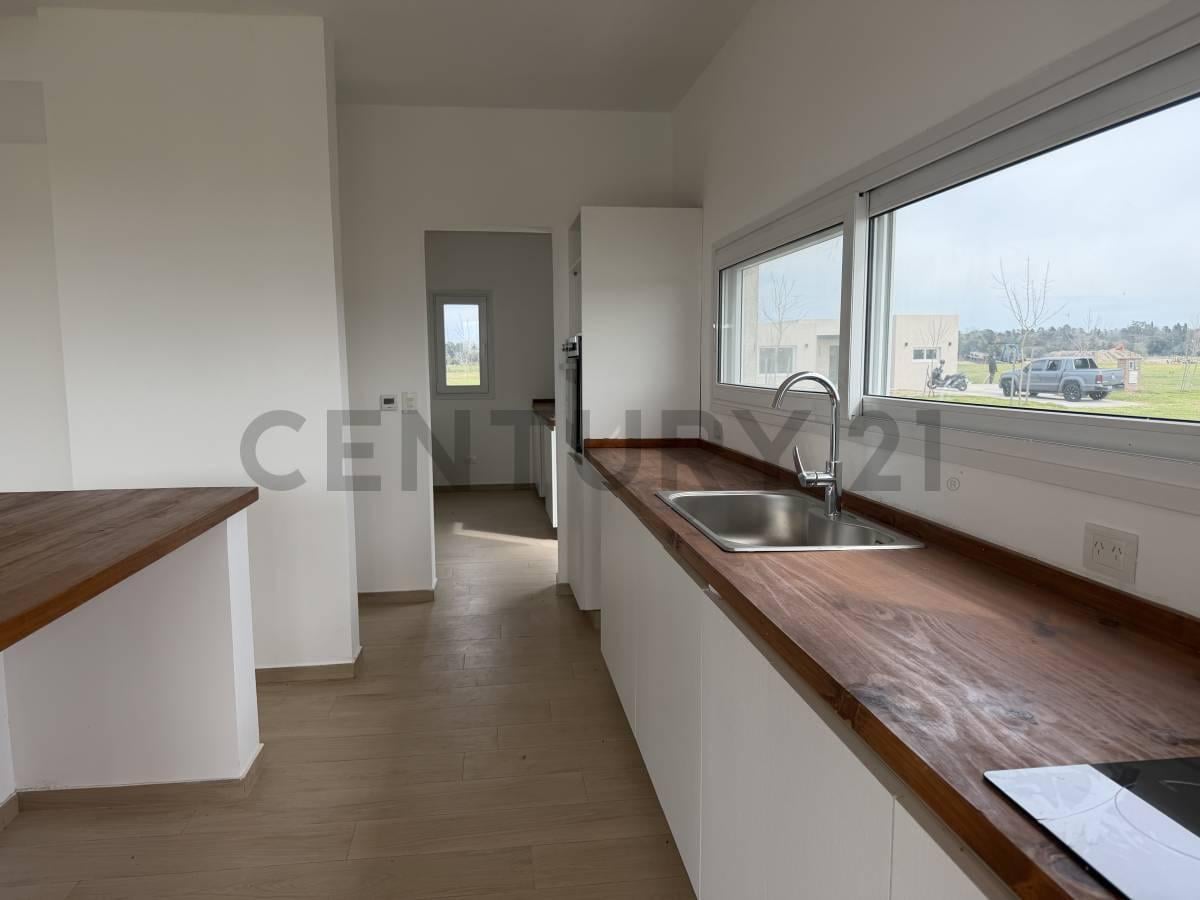 Foto de VENTA CASA 5 AMBIENTESEN EL NAUDIR LOTE CON SALIDA AL RIO A ESTRENAR, imagen 3