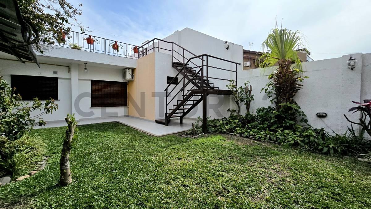 Foto de Venta Casa en Villa Maipu con quincho jardin y Cochera, imagen 1