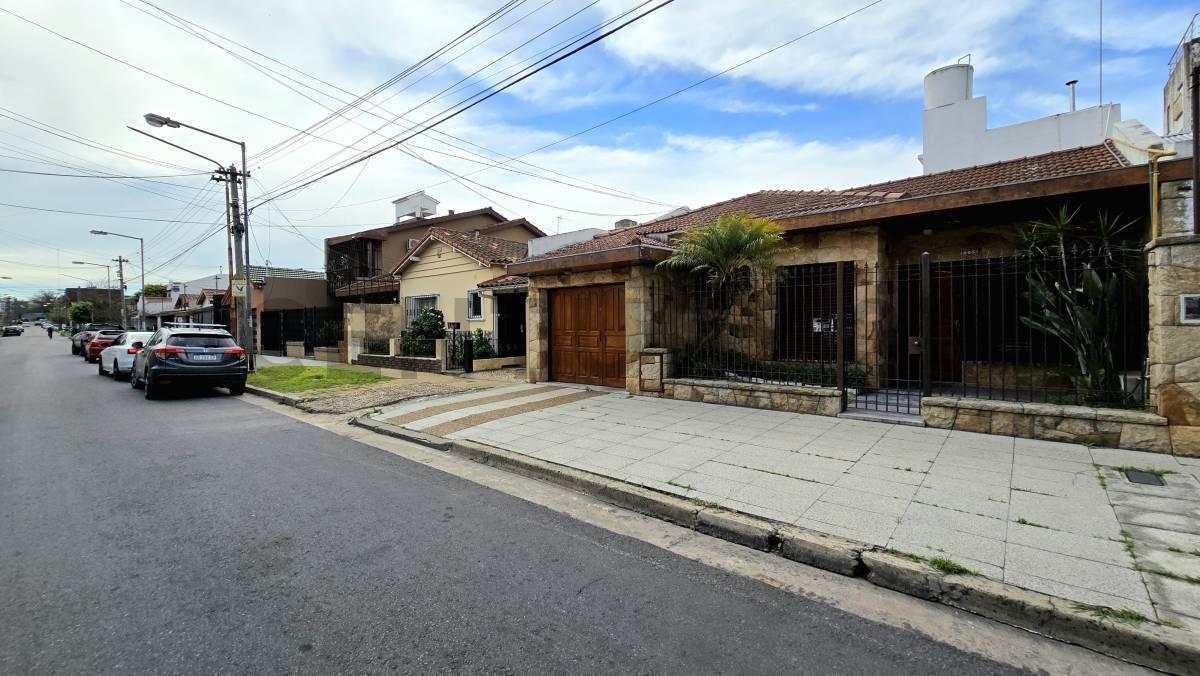 Foto de Venta Casa en Villa Maipu con quincho jardin y Cochera, imagen 4