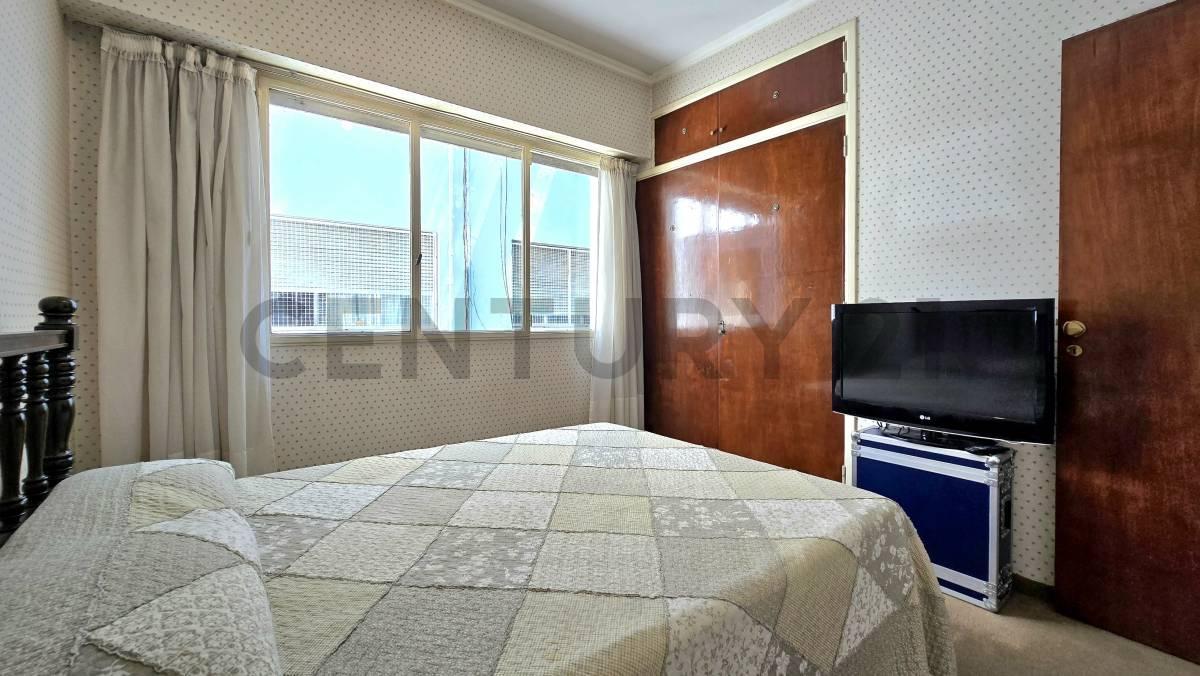 Foto de VENTA DEPARTAMENTO 4 AMBIENTES LATERAL, BALCON FRANCES SUPER LUMINOSO, imagen 5