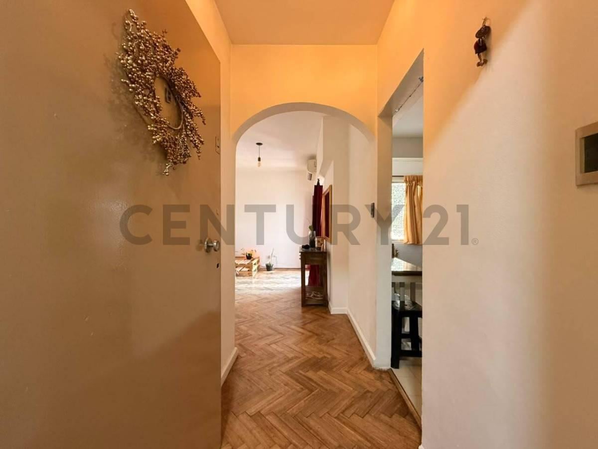 Foto de DEPARTAMENTO DEL SOL 3 AMBIENTES CON BCON AL FRENTE MONTE CASTRO, imagen 1