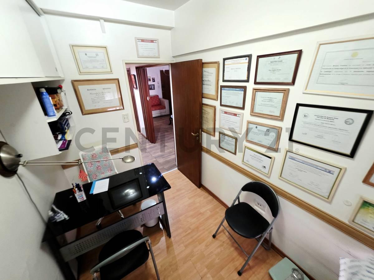 Foto de Flores Venta de departamento 4 ambientes dependencia balcón Apto, imagen 3