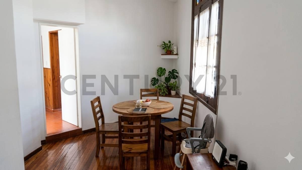 Foto de VENTA casa 4 ambientes estilo ingles Renovada a nuevo en Parque, imagen 3