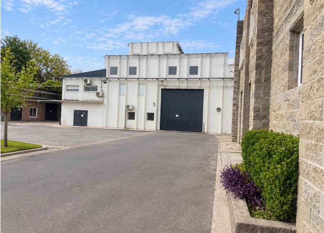 Foto de VENTA-COMPLEJO DE GALPONES INDUSTRIALES EN BECCAR, imagen 4