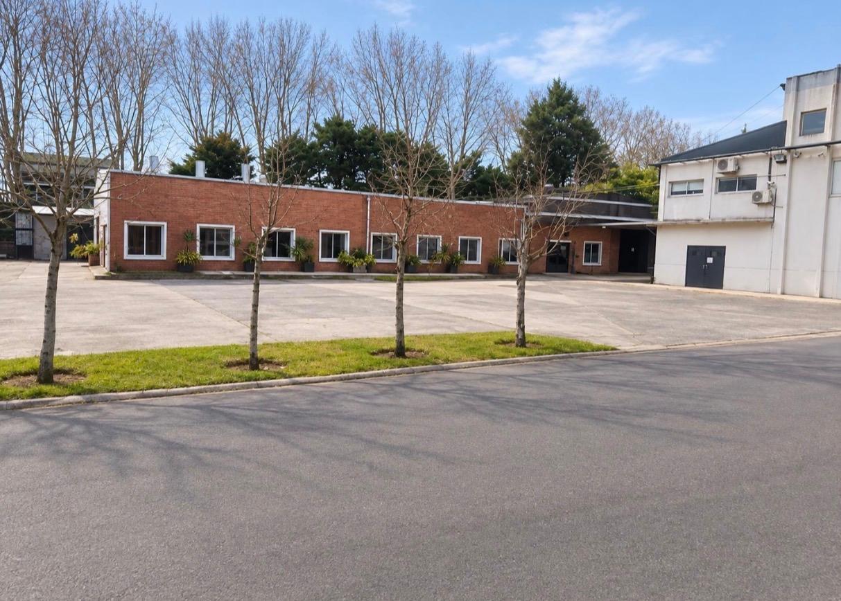 Foto de VENTA-COMPLEJO DE NAVES INDUSTRIAL EN BECCAR, imagen 2