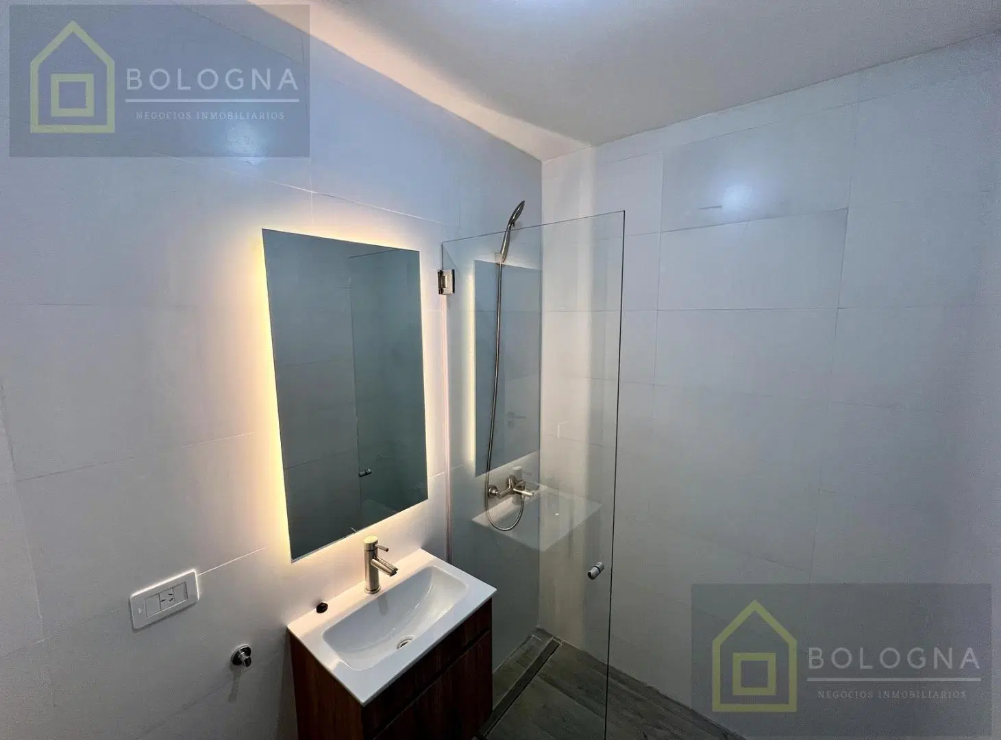 Departamento en alquiler con cochera en Tigre 5