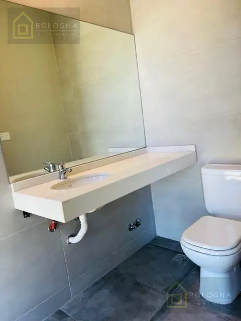 VENTA CASA A ESTRENAR EN MUELLES PUERTOS, 5 AMBIENTES, PISCINA, VISTA AL LAGO 1