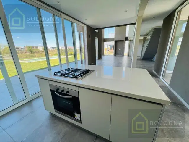 VENTA CASA A ESTRENAR EN MUELLES PUERTOS, 5 AMBIENTES, PISCINA, VISTA AL LAGO 3