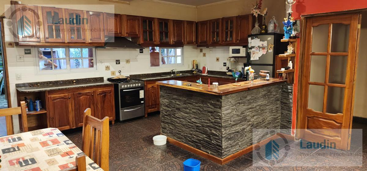 Casa en Av Centenario con Local Comercial Al Frente 2