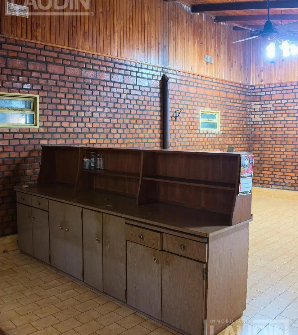 Se Vende casa con iportante terreno en Barrio Alta Gracia 5