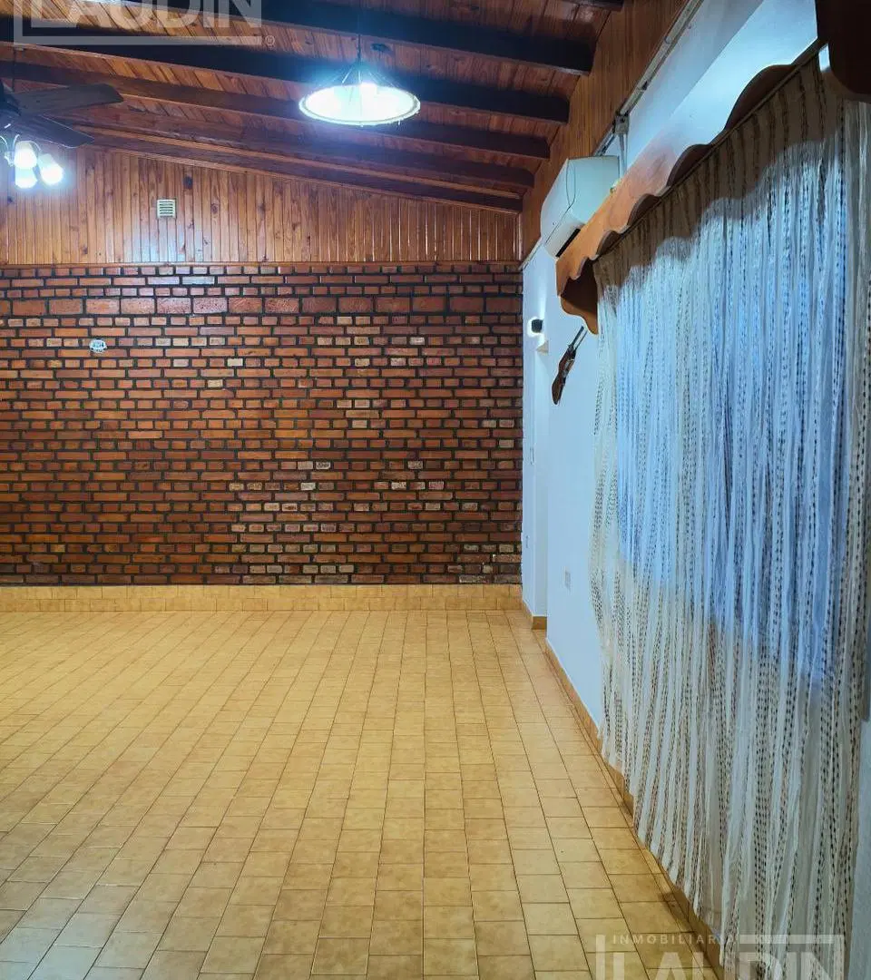 Se Vende casa con iportante terreno en Barrio Alta Gracia 3