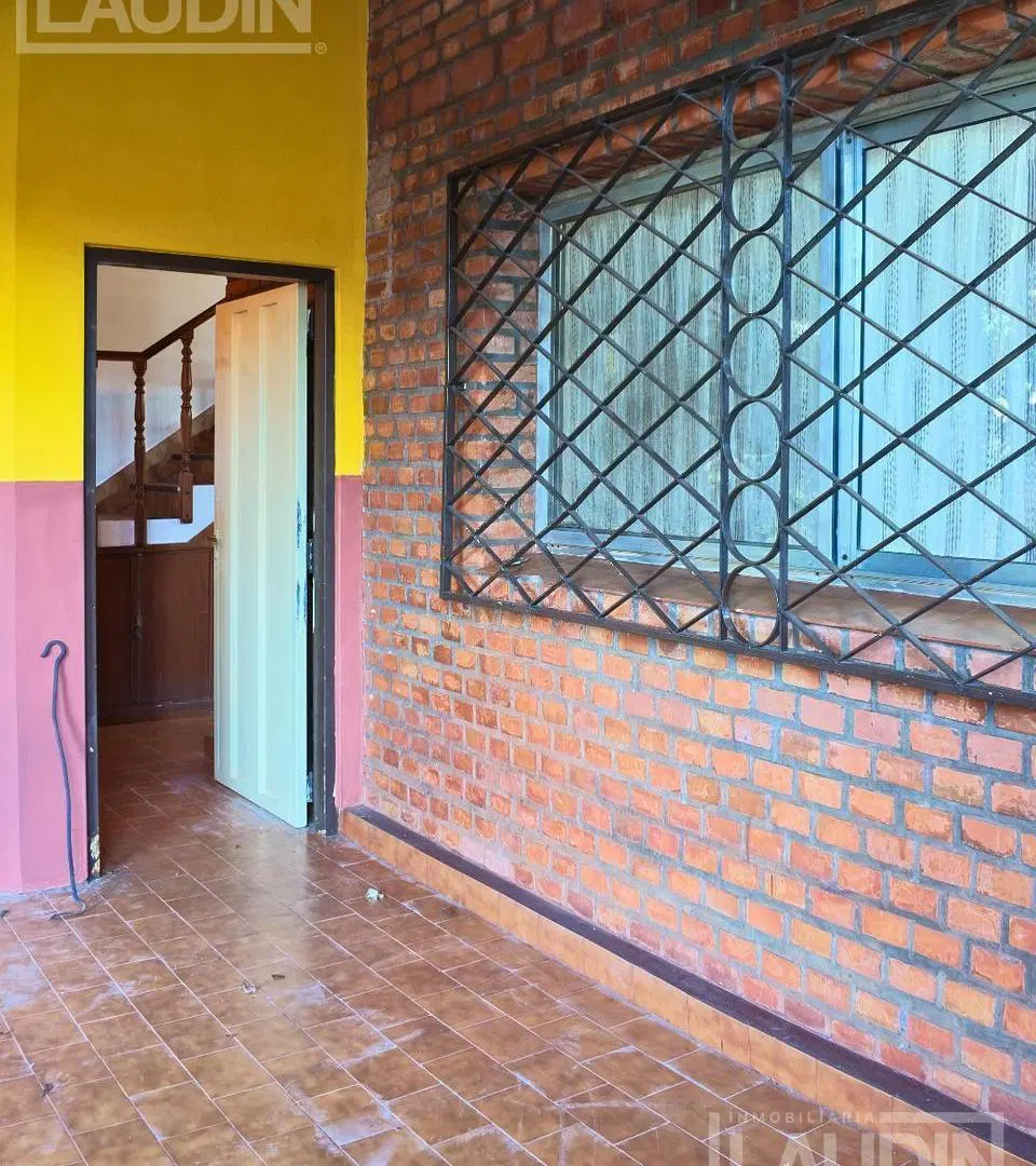 Se Vende casa con iportante terreno en Barrio Alta Gracia 3