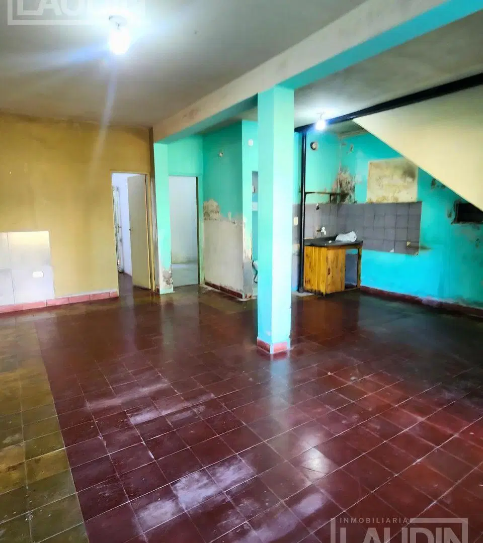 Se Vende Casa a Reciclar para Inversión y Desarrollo 2