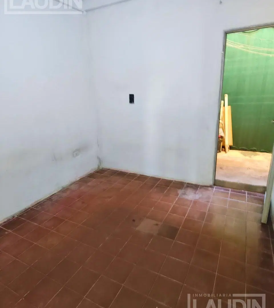 Se Vende Casa a Reciclar para Inversión y Desarrollo 4