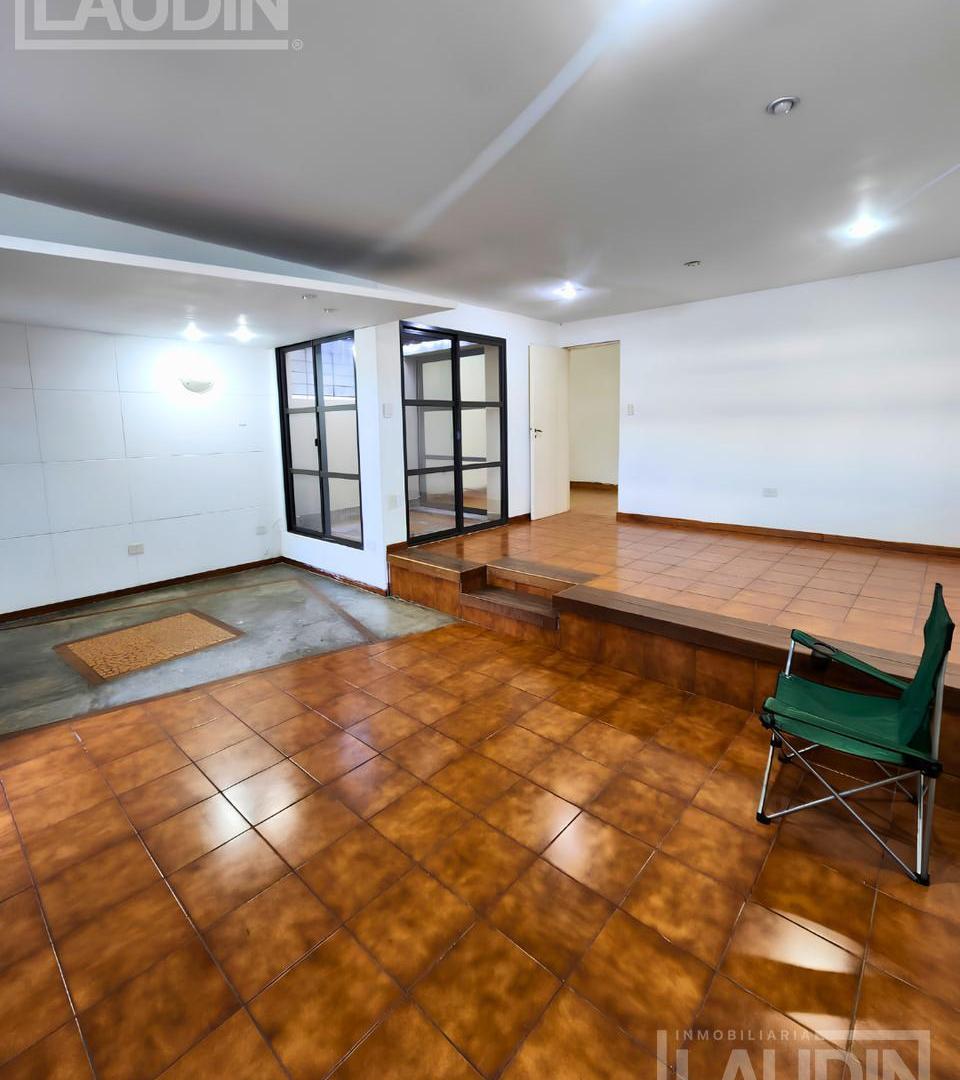 Foto de E VENDE CASA DE 5 DORMITORIOS CON PISCINA – AV. URQUIZA, imagen 5