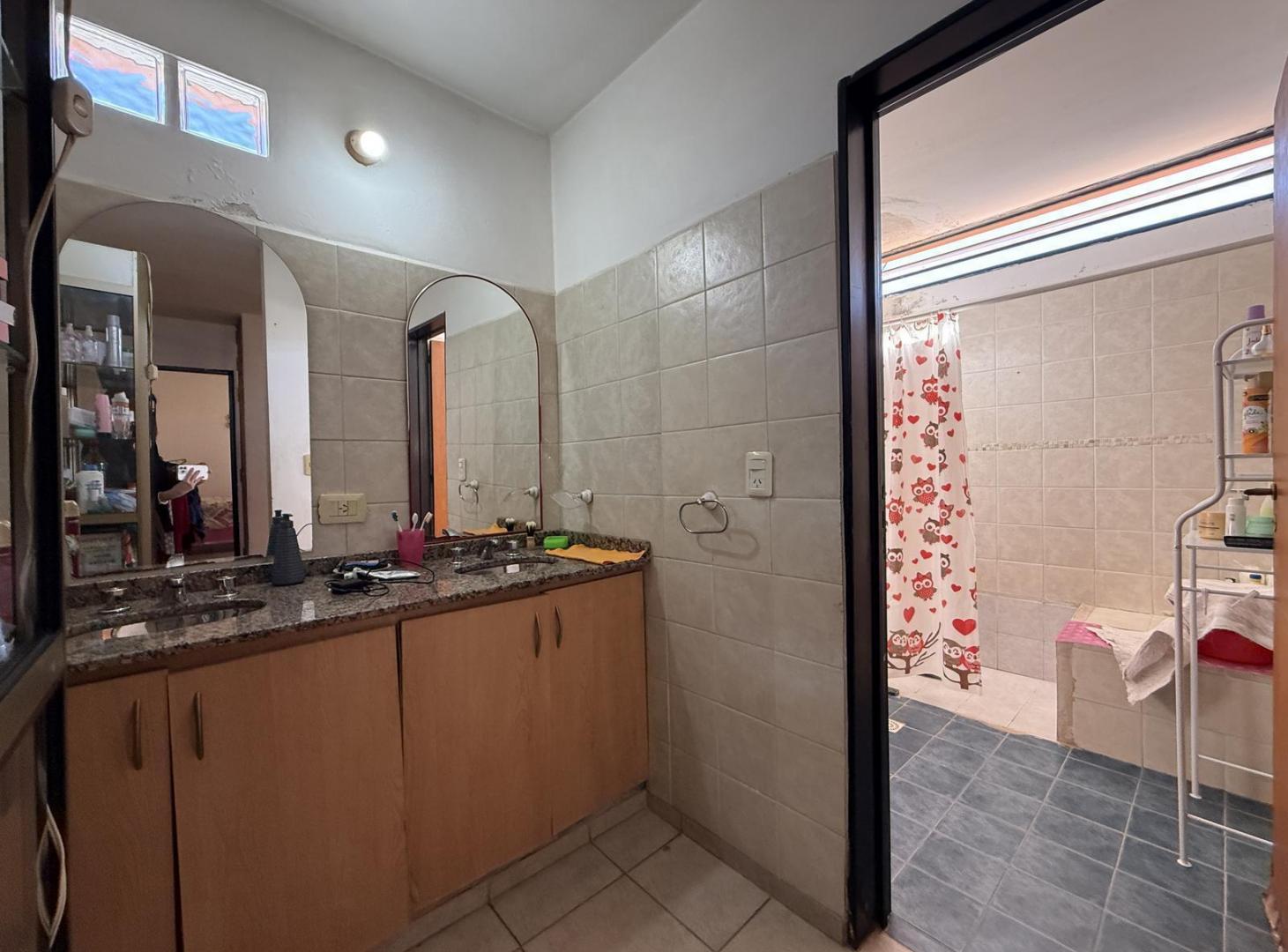 Foto de Venta Casa 3 dor c/ Cochera x3, Patio y Pileta, imagen 4
