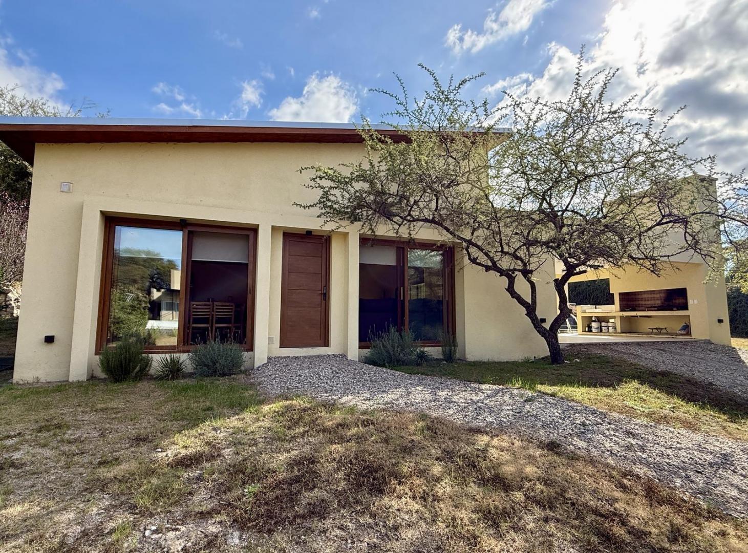 Casa en venta Potrerillo de Larreta 4dor en suite, pileta. A Estrenar