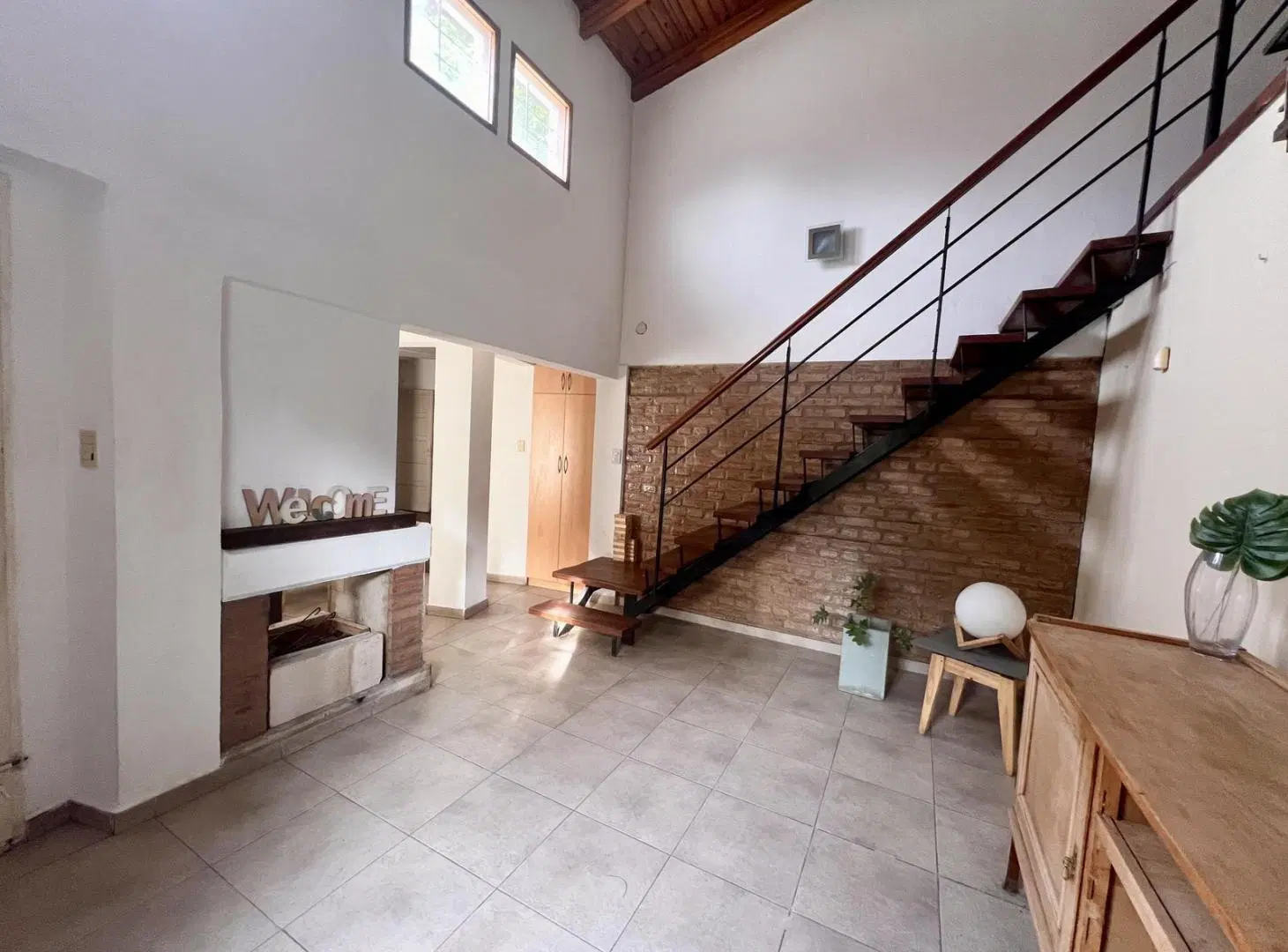 Casa esquina amplia en B° Padre Claret, dormitorios en planta baja 4