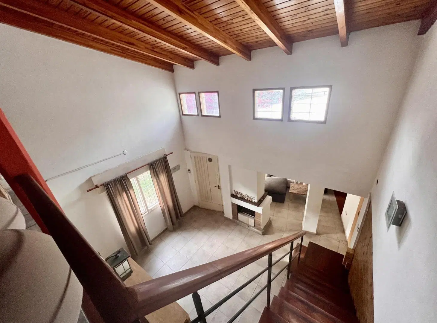 Casa esquina amplia en B° Padre Claret, dormitorios en planta baja 1
